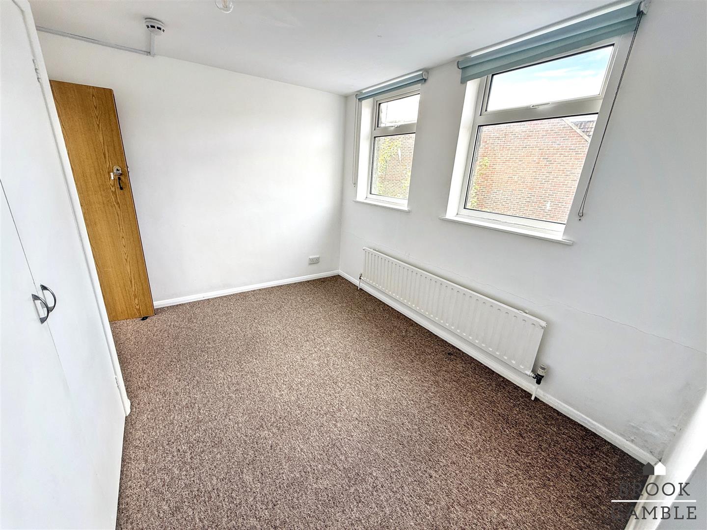 4 Bedroom House - Townhouse. Derwent Road in Eastbourne,  9